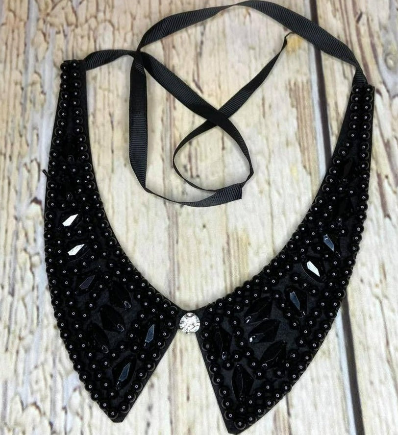 Black tie-on collar