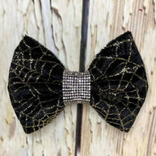 Load image into Gallery viewer, Black velvet bowtie
