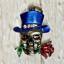 Load image into Gallery viewer, Skull Pendant
