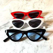 Load image into Gallery viewer, Cateye sunnies
